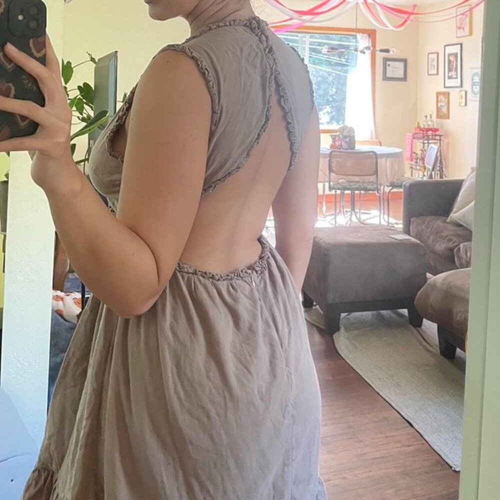 Timeless Casual Dress - Picture 3 of 3